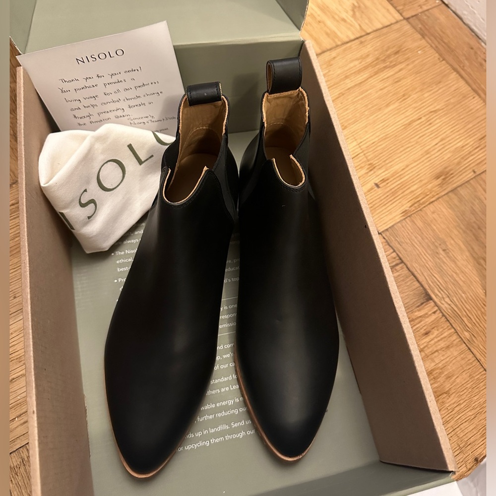 NISOLO Eva everyday Chelsea boots